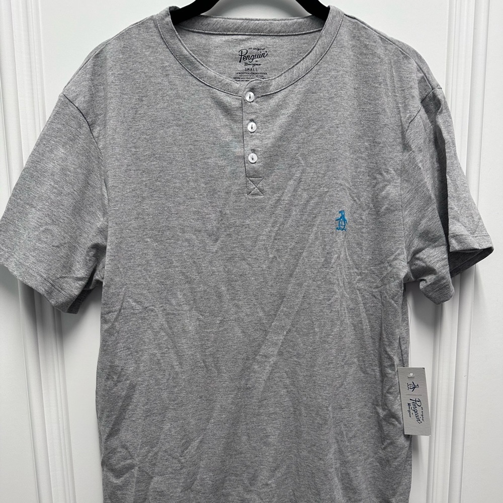 NWT Original Penguin Short Sleeve Grey Henley Tee. Size Mens Small